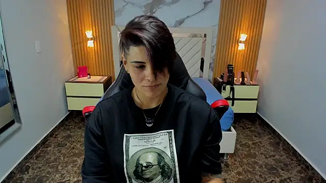 KAROLLJONES1 online show from February 12, 7:02 pm