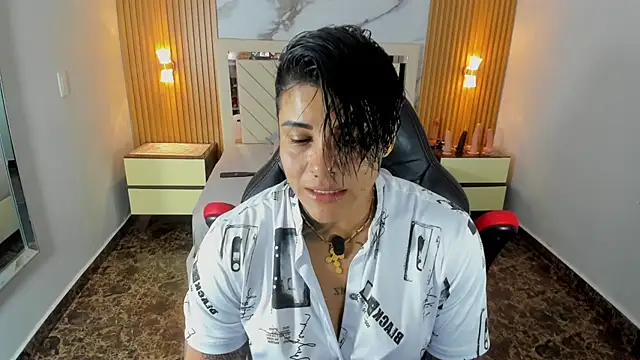 KAROLLJONES1 online show from July 16, 7:33 pm
