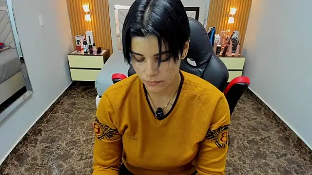 KAROLLJONES1 online show from December 17, 7:19 pm