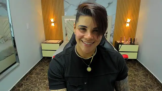 KAROLLJONES1 online show from March 5, 7:10 pm