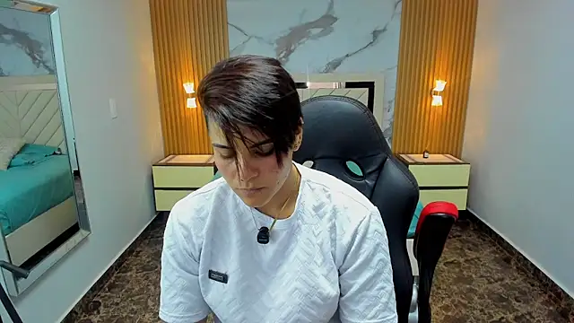 KAROLLJONES1 online show from March 7, 7:08 pm