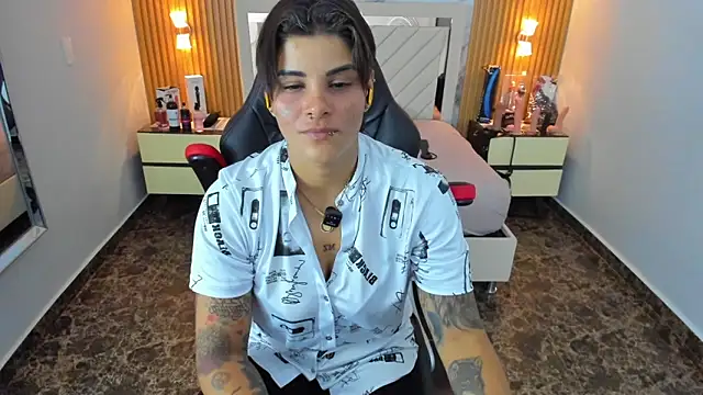 KAROLLJONES1 online show from November 27, 7:36 pm