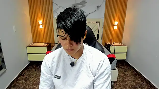 KAROLLJONES1 online show from March 31, 7:27 pm