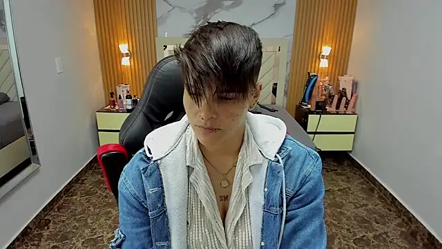 KAROLLJONES1 online show from October 28, 8:08 pm