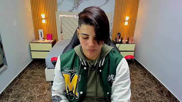 KAROLLJONES1 online show from February 13, 12:27 pm