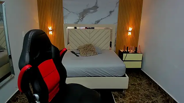 KAROLLJONES1 online show from March 20, 7:15 pm