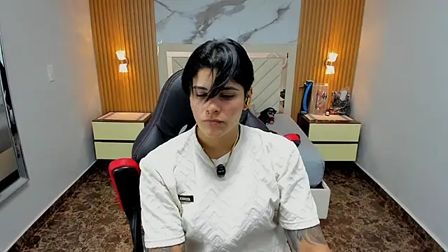 KAROLLJONES1 online show from January 5, 7:28 pm