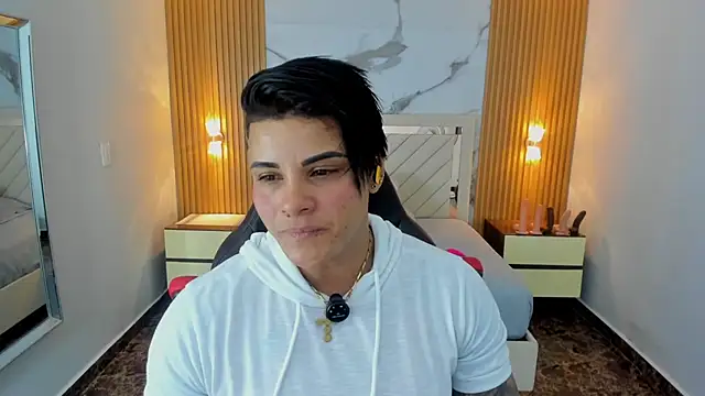 KAROLLJONES1 online show from May 25, 7:34 pm