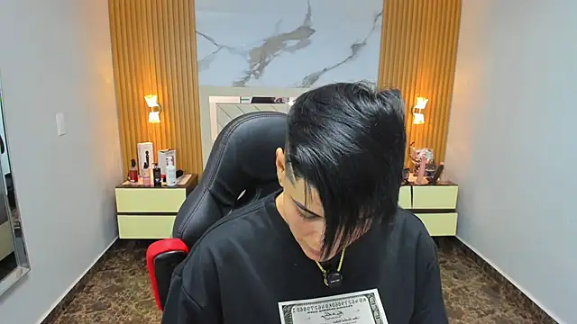 KAROLLJONES1 online show from January 8, 7:31 pm