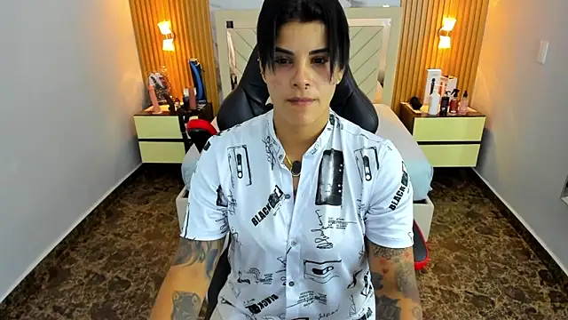 KAROLLJONES1 online show from January 14, 8:01 pm