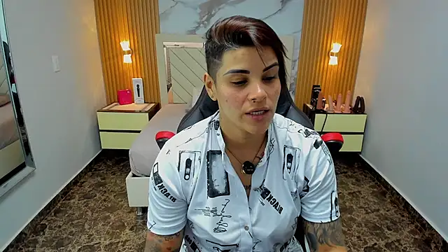 KAROLLJONES1 online show from February 21, 12:40 pm