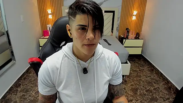 KAROLLJONES1 online show from February 11, 7:36 pm