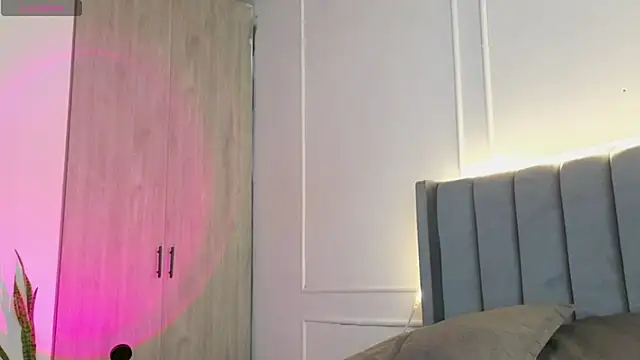 Snapshot of Ice_Princess_ chatting on November 28, 12:27 pm Ice Princess online show from November 28, 12:27 pm