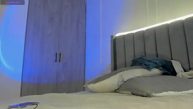 Snapshot of Ice_Princess_ chatting on October 29, 1:10 pm Ice Princess online show from October 29, 1:10 pm