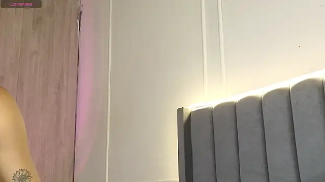 Snapshot of Ice_Princess_ chatting on November 26, 12:05 pm Ice Princess online show from November 26, 12:05 pm