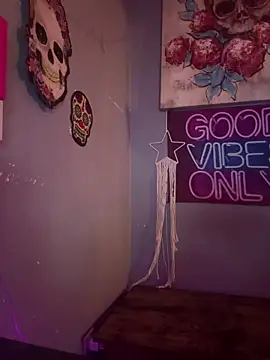 Snapshot of goddessmissmia chatting on March 1, 10:59 am goddessmissmia online show from March 1, 10:59 am