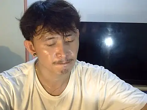 Snapshot of Everyday_Cum chatting on October 23, 1:32 pm Everyday Cum online show from October 23, 1:32 pm