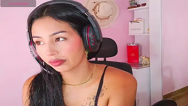 Snapshot of Miss_Charlottet chatting on July 8, 1:45 pm Miss Charlottet online show from July 8, 1:45 pm