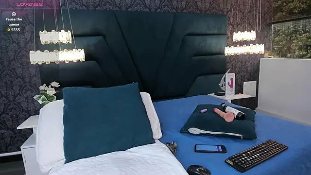 lexiluxuri online show from October 3, 11:56 am