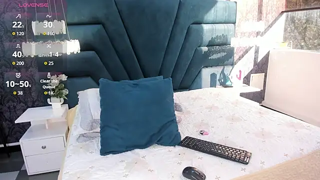 lexiluxuri online show from October 29, 12:15 pm