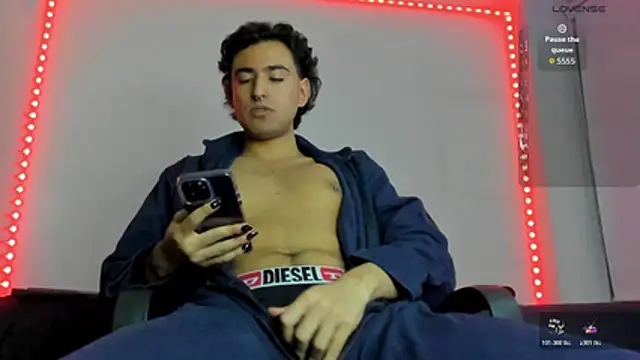 Snapshot of Alexxx_savage chatting on October 30, 4:33 am Alexxx savage online show from October 30, 4:33 am