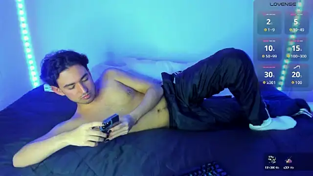 Snapshot of Alexxx_savage chatting on October 3, 3:41 am Alexxx savage online show from October 3, 3:41 am