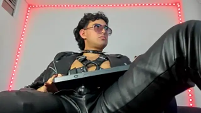 Snapshot of Alexxx_savage chatting on November 5, 4:15 am Alexxx savage online show from November 5, 4:15 am