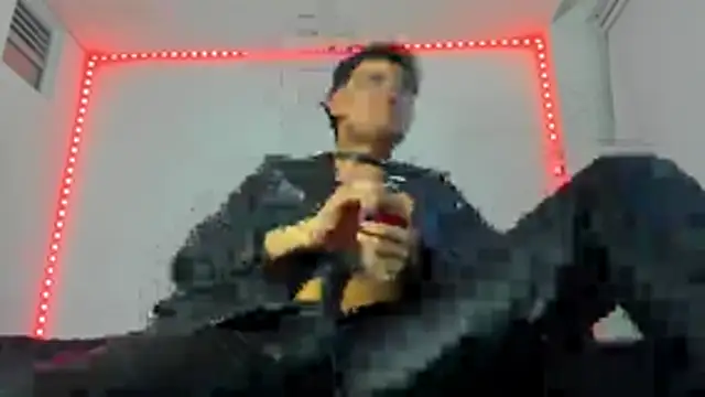 Snapshot of Alexxx_savage chatting on December 18, 2:27 am Alexxx savage online show from December 18, 2:27 am