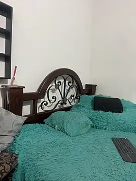 ALMAWHITE online show from November 8, 1:47 pm