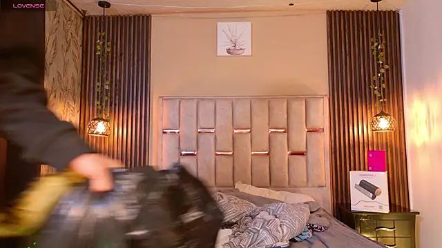 Room 69x online show from May 9, 1:47 pm