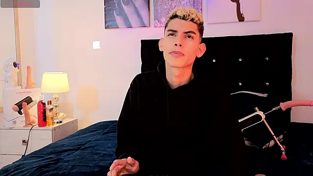 Room 69x online show from March 26, 8:18 pm