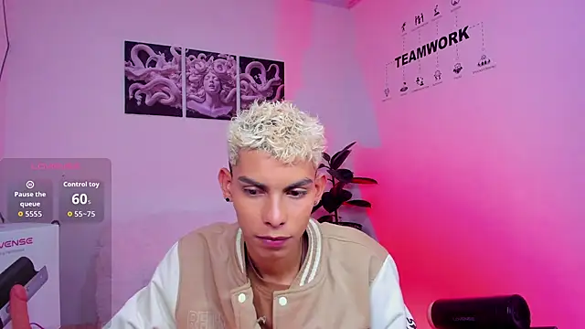 Room 69x online show from December 20, 3:31 am