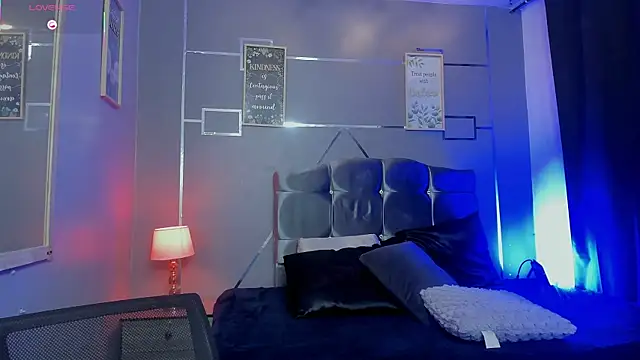 Snapshot of Room_69x chatting on October 18, 3:19 am Room 69x online show from October 18, 3:19 am
