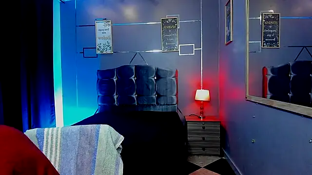 Snapshot of Room_69x chatting on October 13, 3:52 am Room 69x online show from October 13, 3:52 am