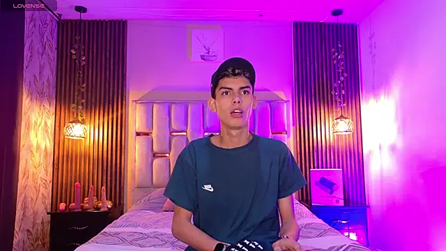 Room 69x online show from May 4, 11:57 am