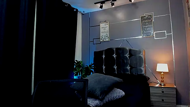 Snapshot of Room_69x chatting on October 14, 3:18 am Room 69x online show from October 14, 3:18 am