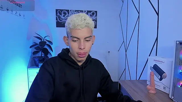 Room 69x online show from December 15, 2:28 am