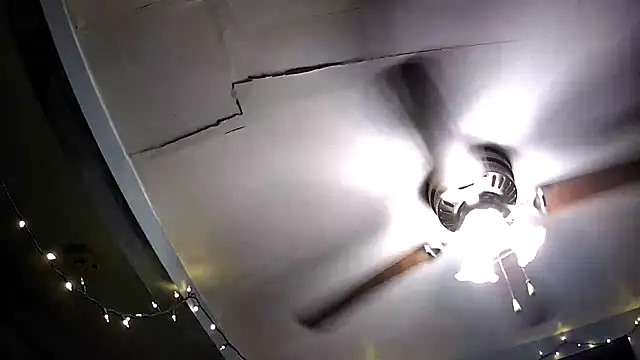 Snapshot of HealthyChatter6 chatting on October 26, 11:49 pm HealthyChatter6 online show from October 26, 11:49 pm