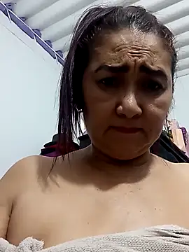 Snapshot of linda_luna29 chatting on November 2, 1:21 am linda luna29 online show from November 2, 1:21 am