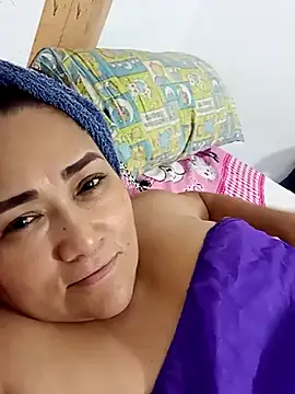 Snapshot of linda_luna29 chatting on December 4, 5:17 am linda luna29 online show from December 4, 5:17 am