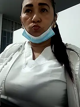 Snapshot of linda_luna29 chatting on November 13, 11:19 pm linda luna29 online show from November 13, 11:19 pm