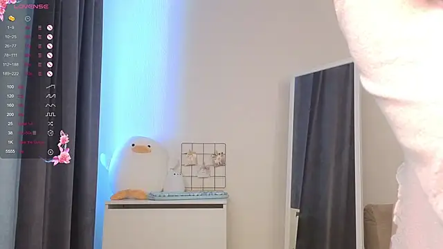 roxydolll online show from June 5, 2:05 am