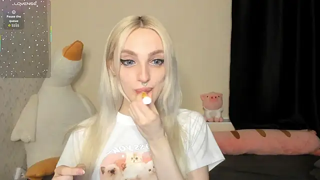 succubantra online show from February 19, 2:47 pm