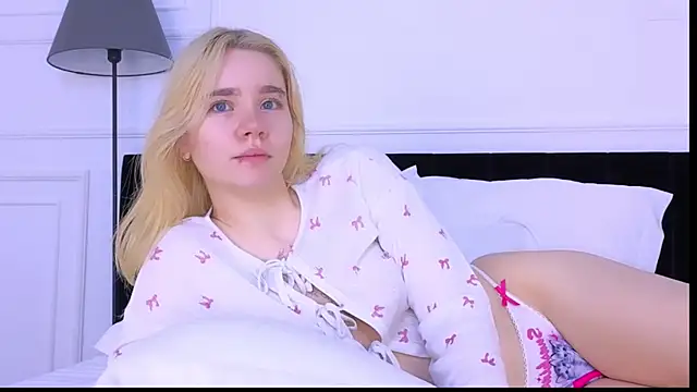 Snapshot of ANNABELLE_LU chatting on November 13, 2:48 am ANNABELLE LU online show from November 13, 2:48 am