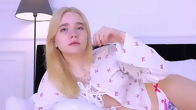 Snapshot of ANNABELLE_LU chatting on October 23, 5:17 am ANNABELLE LU online show from October 23, 5:17 am