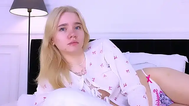 Snapshot of ANNABELLE_LU chatting on October 22, 2:22 am ANNABELLE LU online show from October 22, 2:22 am