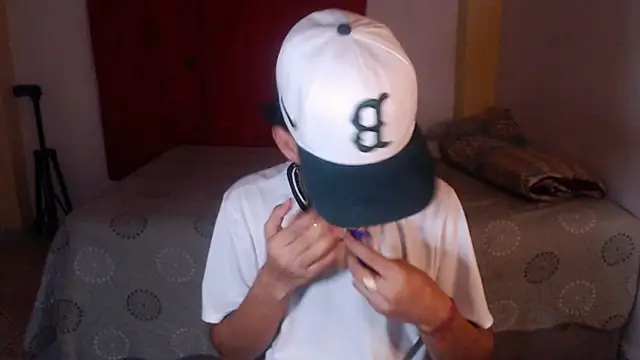 Snapshot of sung_yol chatting on October 31, 2:30 am sung yol online show from October 31, 2:30 am