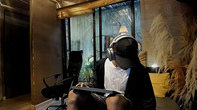 AlanCutee online show from December 16, 11:36 am