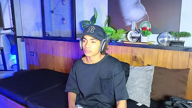 AlanCutee online show from May 4, 12:19 pm