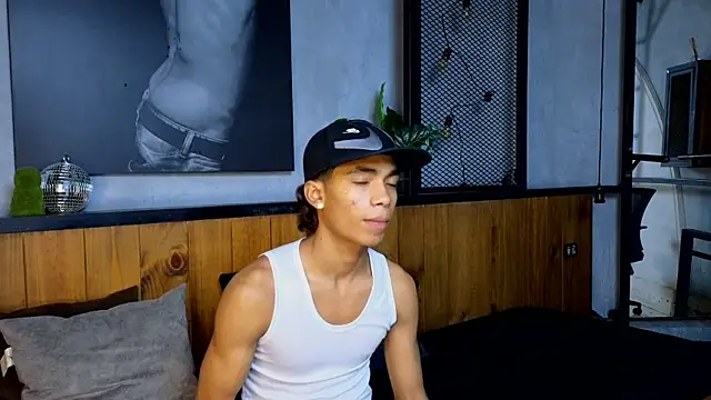 AlanCutee online show from April 9, 1:28 pm